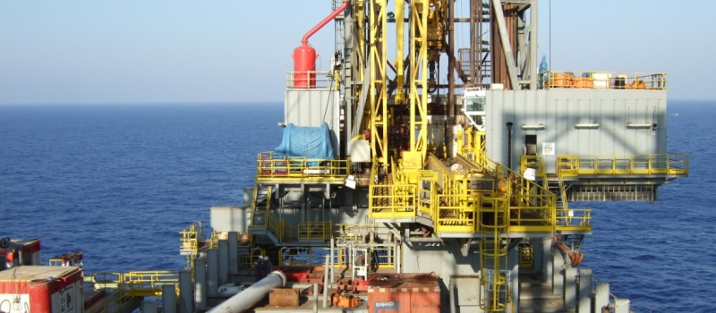Drilling Rigs & Offshore Oil Platforms